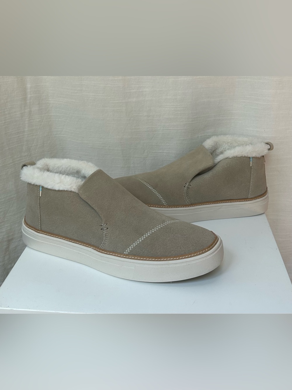 Toms NWOT Women's Paxton Slip-On‎ Suede Loafers with Shearling - Taupe